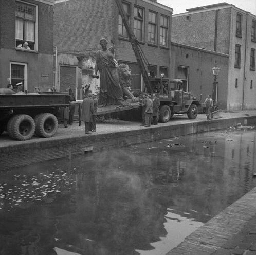 1957 Rijnlandse Kunstgieterij J. E. Stöxen, Uiterstegracht 82.jpg